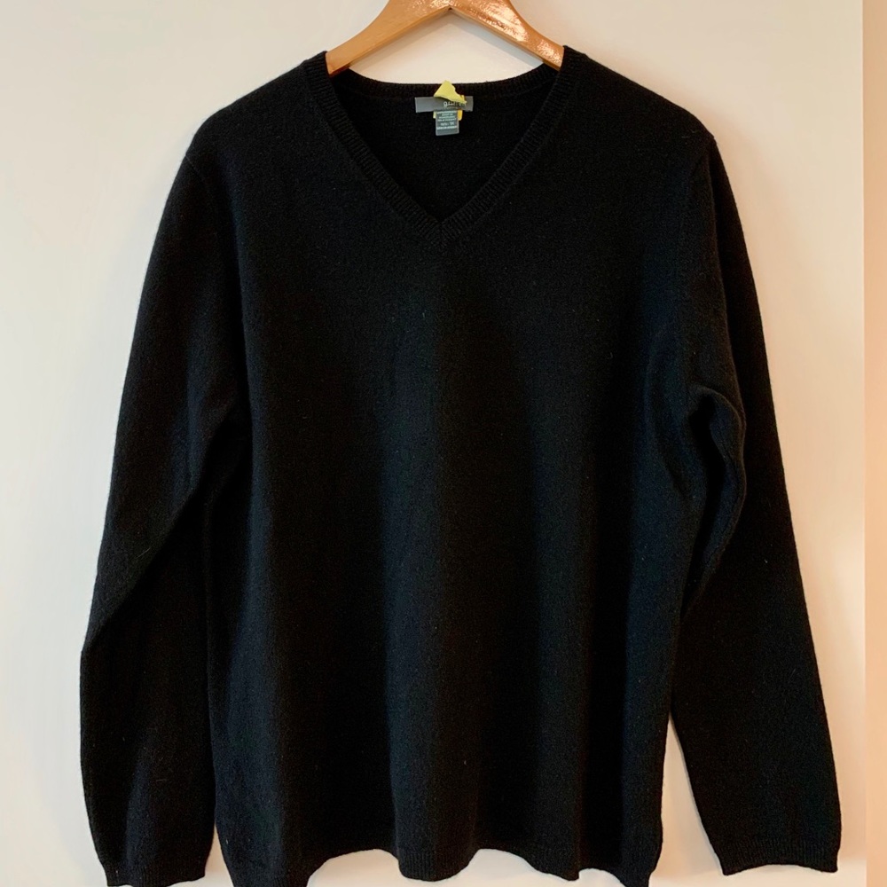 Griffen Black CASHMERE V-Neck sweater, size 1x.